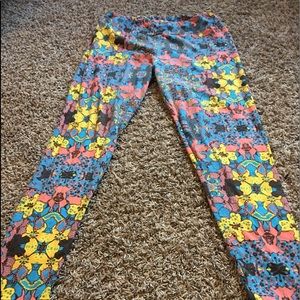 LulaRoe Tall & Curvy Leggings